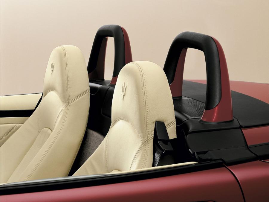  Maserati Spyder 2003 года  (фото 4 из 10)